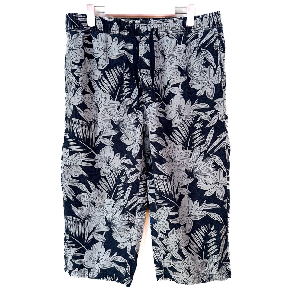 Da-sh linen blend capris. Black and cream leaf pattern, pull on with drawstring
